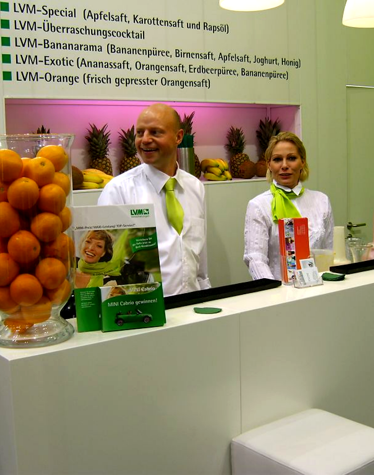 Vitamin Drinks Catering LVM – Orangenbar am Messestand